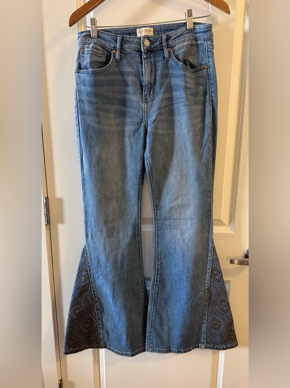 EUC Shyanne Mid-Rise Blue Striped Geometric Pattern Super Flare Jeans Size 30